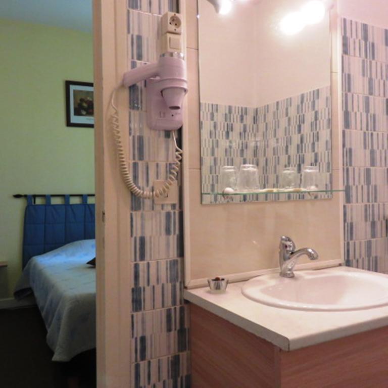 Le Relais Du Pont De Rhodes Hotel Frayssinet Habitación foto