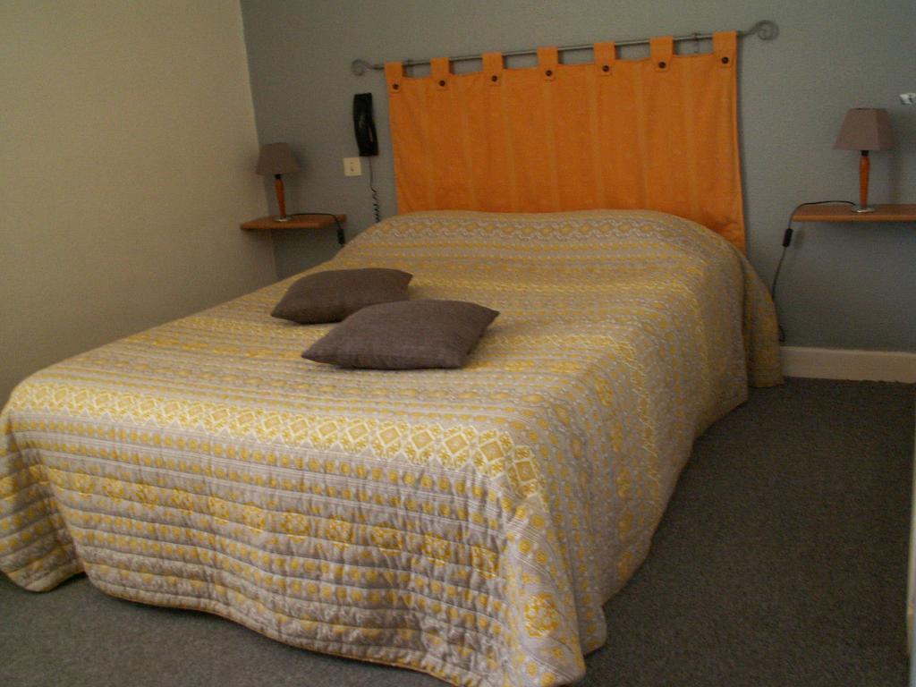 Le Relais Du Pont De Rhodes Hotel Frayssinet Habitación foto