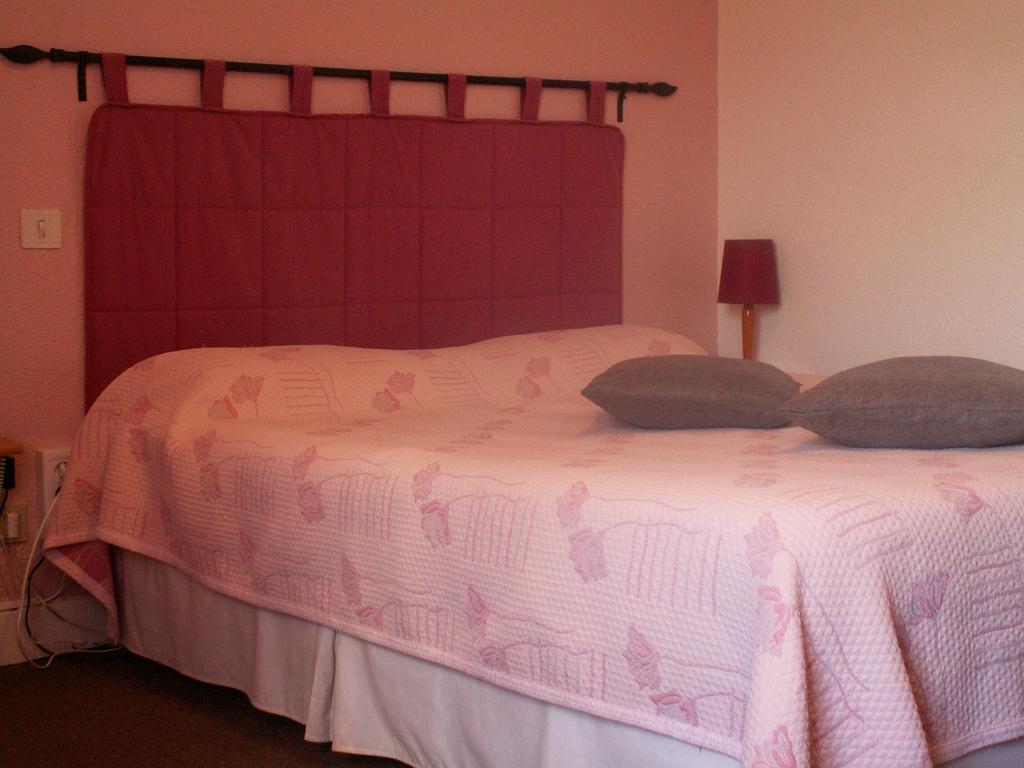Le Relais Du Pont De Rhodes Hotel Frayssinet Habitación foto