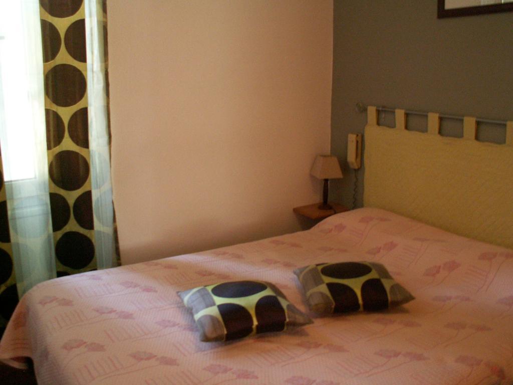 Le Relais Du Pont De Rhodes Hotel Frayssinet Habitación foto