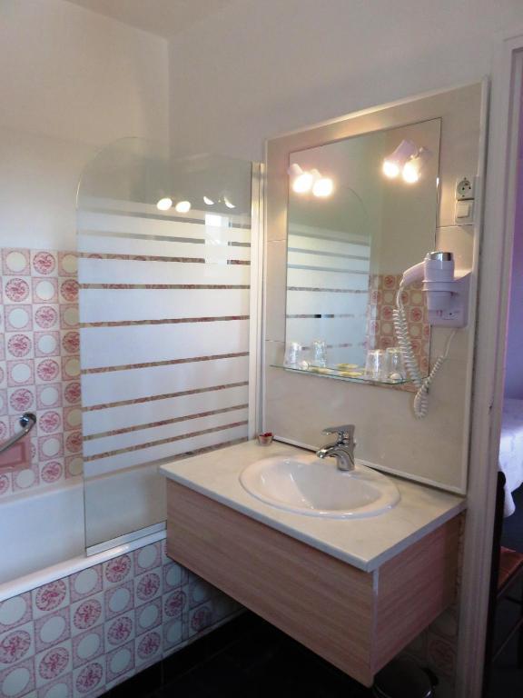 Le Relais Du Pont De Rhodes Hotel Frayssinet Habitación foto